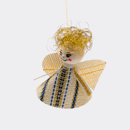 Figurine d’ange bleu foncé en textile tchèque, aux détails dorés. L’ensemble rappelle les petits anges d’Europe centrale suspendus aux branches. Une décoration hivernale discrète.