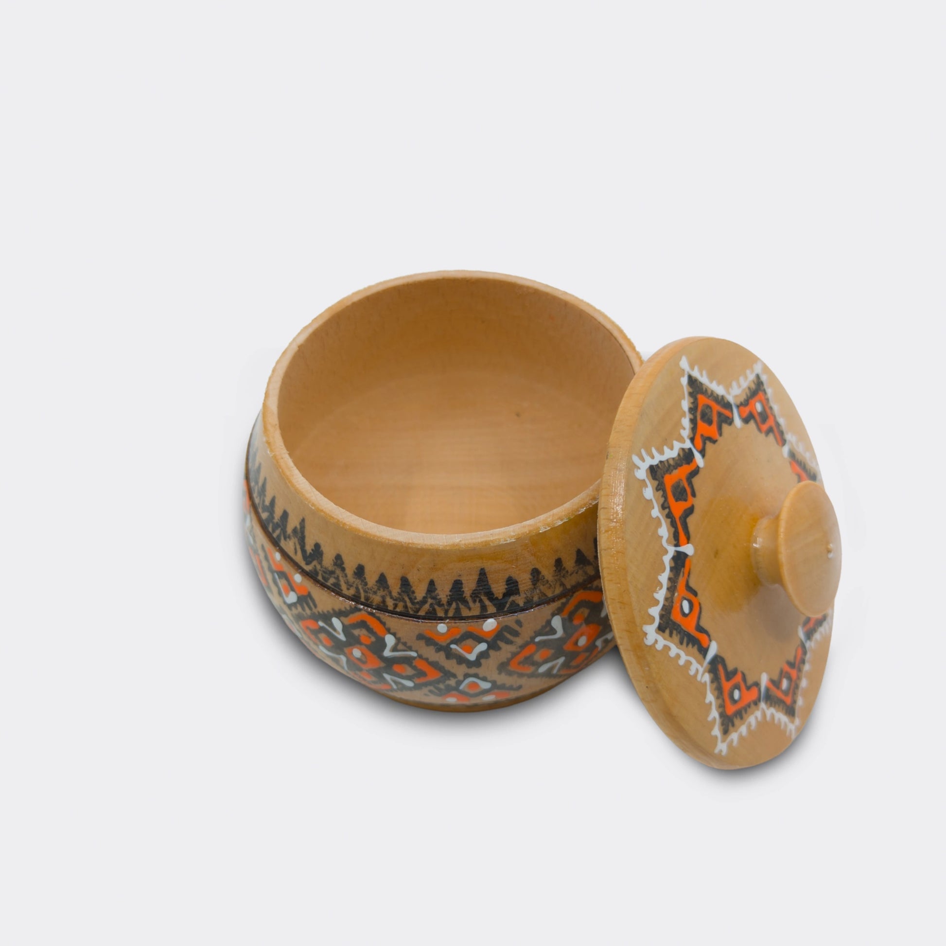 Petite boîte décorative en bois avec décor folklorique peint à la main. Vue intérieure.