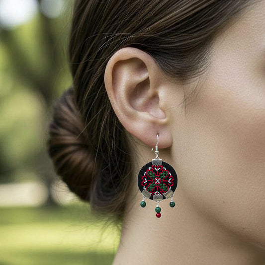 Boucles d'oreille au motif traditionnel balkanique, entièrement fait main