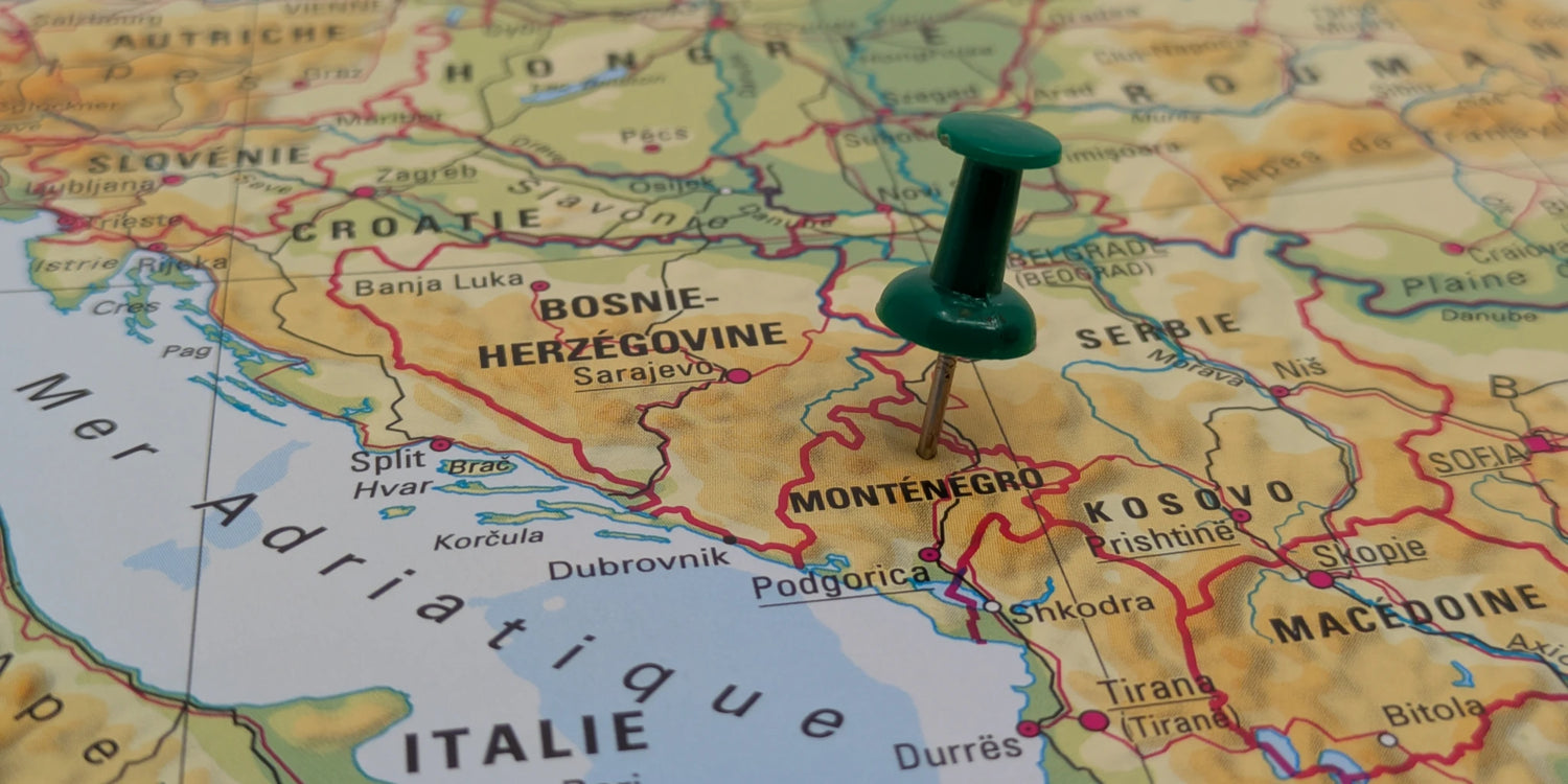 Carte de l'Europe de l'Est centrée sur le Monténégro épinglé