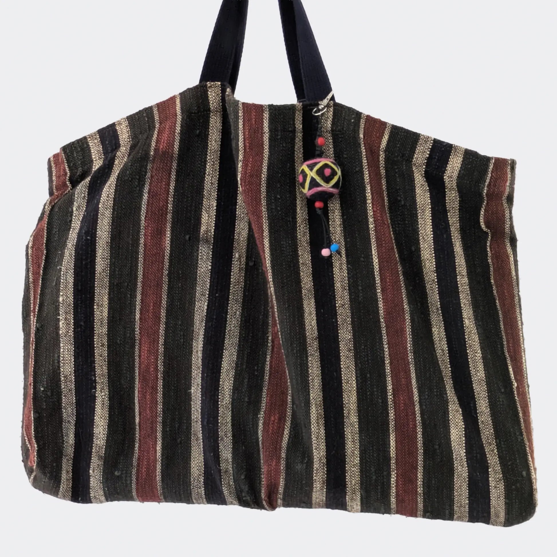 Charm de sac avec motif géométrique en feutre de laine sur sac multicolore