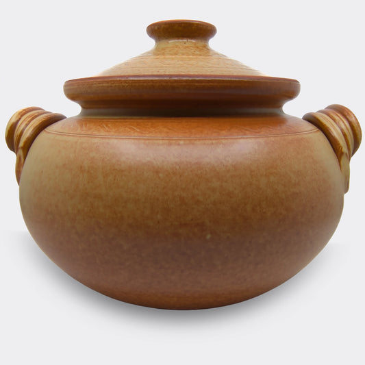 Cocotte en terre cuite artisanale 10 litres fabriquée à Corund en Transylvanie pour cuisson au four et plats mijotés.