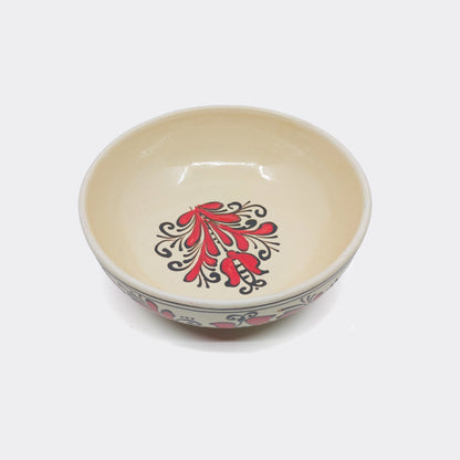 Grand bol roumain de Corund, décor traditionnel rouge sur fond crème. Glaçure intérieure et extérieure. Format large adapté au service.