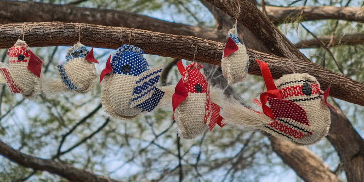 Ensemble d'oiseaux en tissu, fait main. Couleurs bleu et rouge