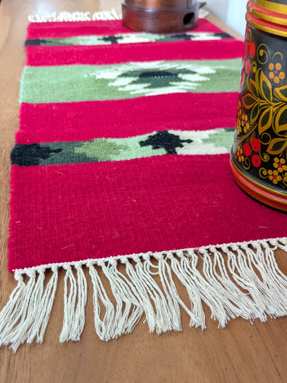 Kilim en laine rouge et vert olive avec franges, tissé à plat à la main