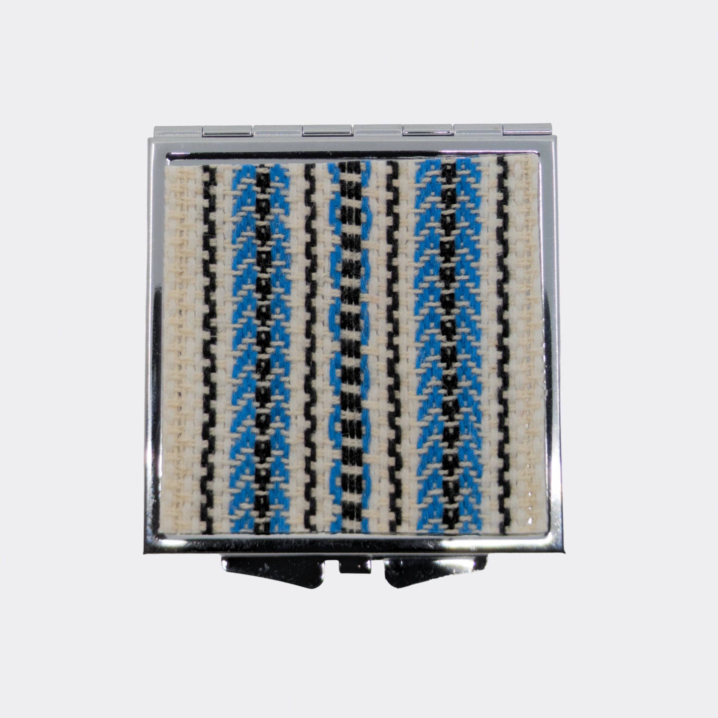 Détail de la surface bleue tissée à la main en République Tchèque et collée sur la partie supérieure du miroir.