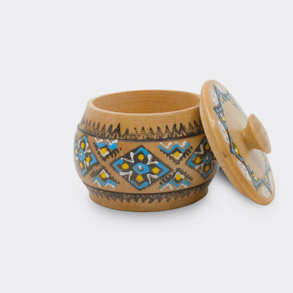 Boîte peinte à la main en bois, ouverte, avec décor folklorique bleu. Petit contenant décoratif à usage libre fabriqué en Ukraine.