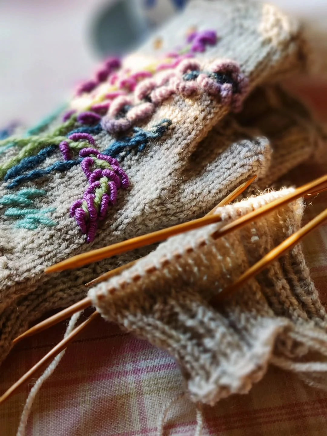 Photo de mitaines en cours de tricot