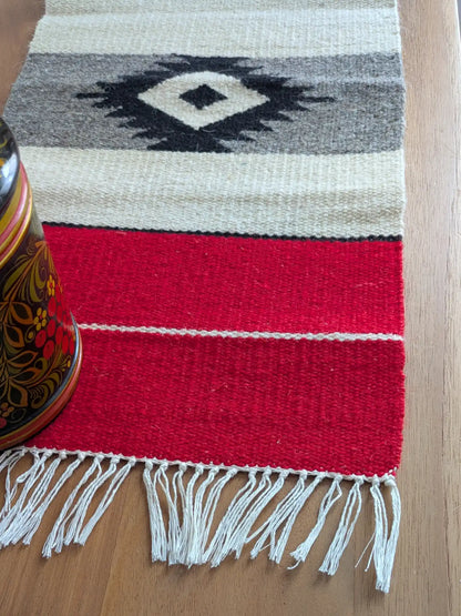 Tapis balkan en laine avec franges, tissé main à plat au Monténégro