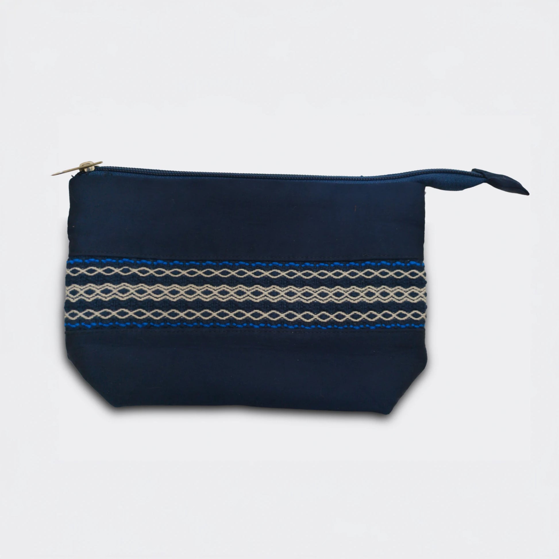 Trousse de toilette artisanale bleue en coton avec bande tissée main sur une face